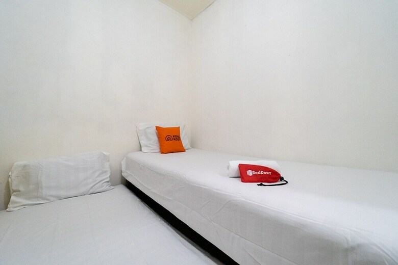 Hotel Koolkost Near Mercu Buana University