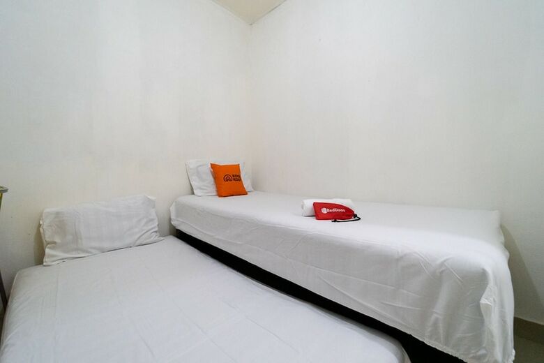 Hotel Koolkost Near Mercu Buana University