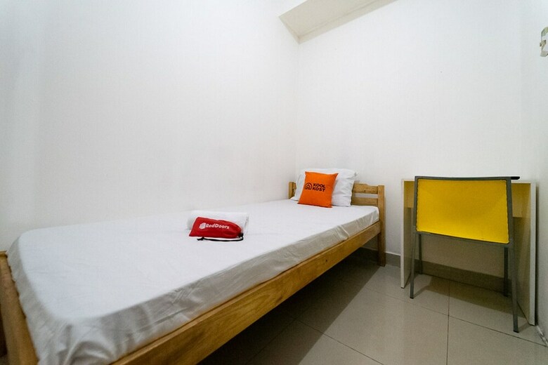 Hotel Koolkost Near Mercu Buana University