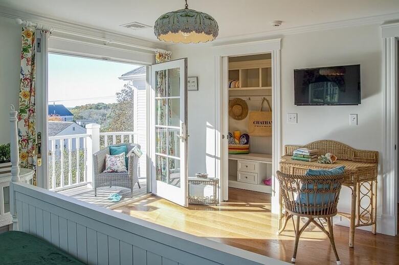 411 Stage Harbor Road - Six Bedroom House