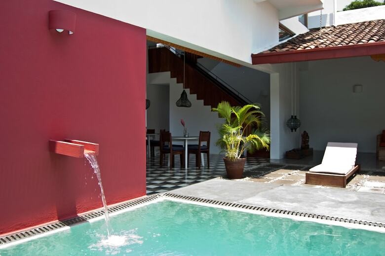 Los Patios Hotel
