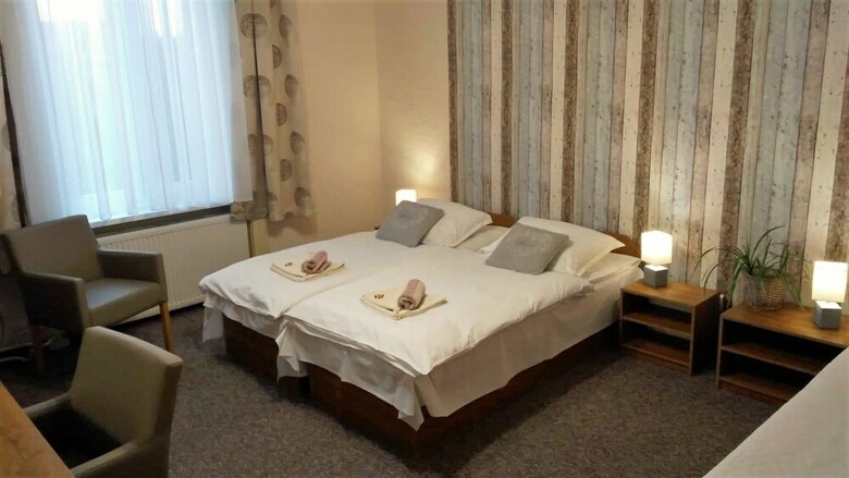 Hotel Penzi�n Tiberia