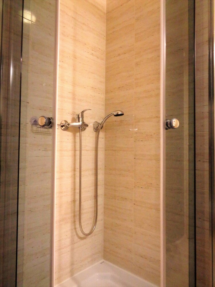 Hotel Penzi�n Tiberia