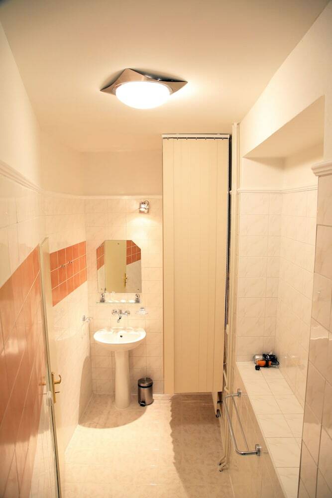 Hotel Penzi�n Tiberia