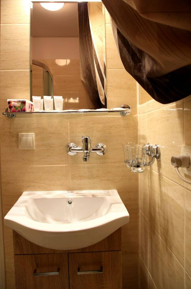 Hotel Penzi�n Tiberia