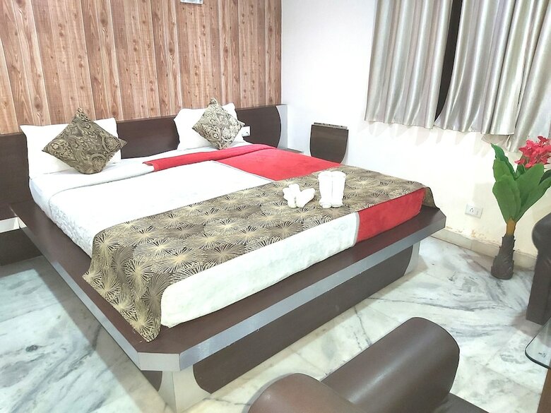 Neelam Palace Hotel