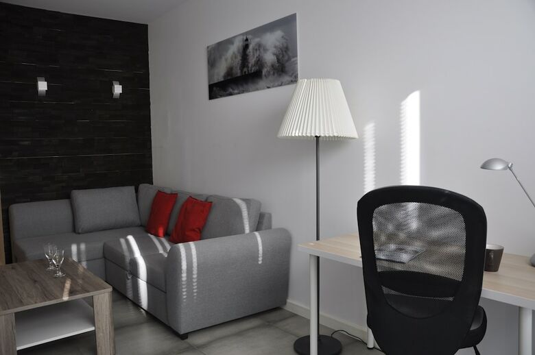 Prudentia Apartments Cybernetyki