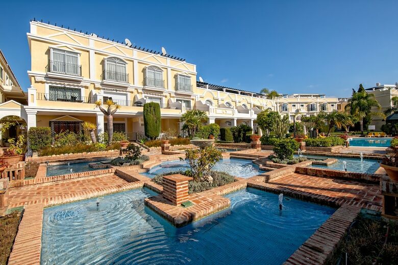 Apartamentos Solaga - Aloha Gardens