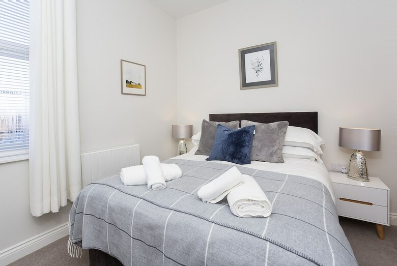 Saxon House Apartments