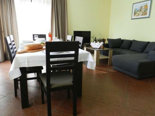 Apartments Smaragdna Villa