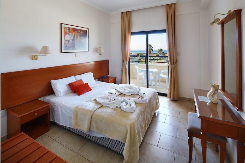 Aparthotel Panareti Coral Bay Hotel