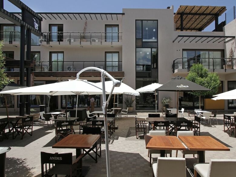 Plaza Paradiso Petit Hotel