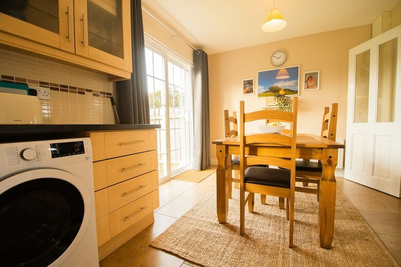 Modern Central Three Bedroom House
