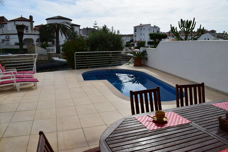 Apartamento 306-magn�fica Casa Con Piscina Y Amarre