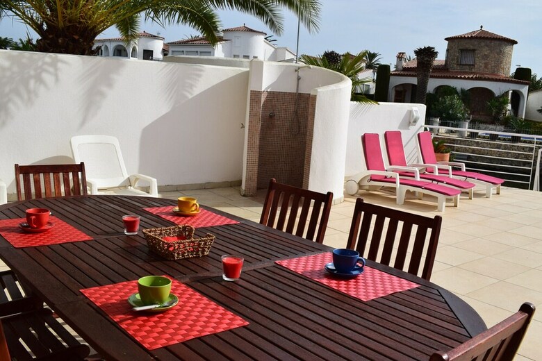 Apartamento 306-magn�fica Casa Con Piscina Y Amarre