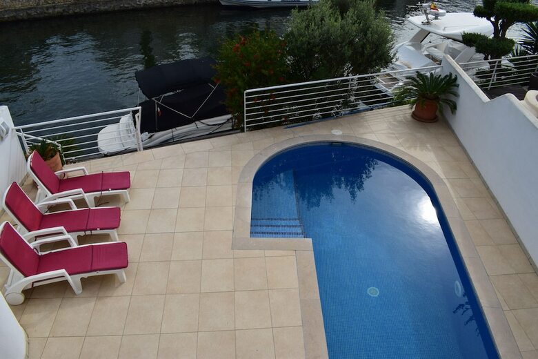 Apartamento 306-magn�fica Casa Con Piscina Y Amarre