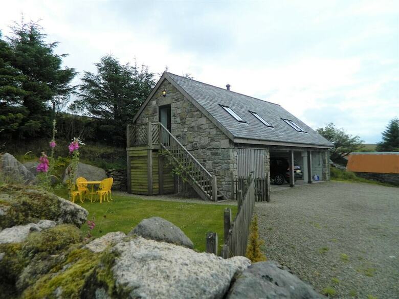 Dartmoor Barn On North Hessary Tor