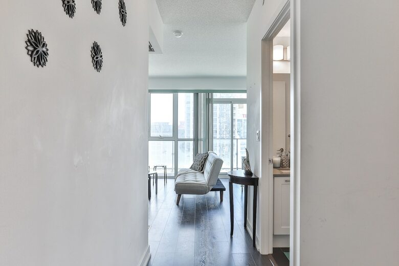 Modern Condo In Historic Fort York