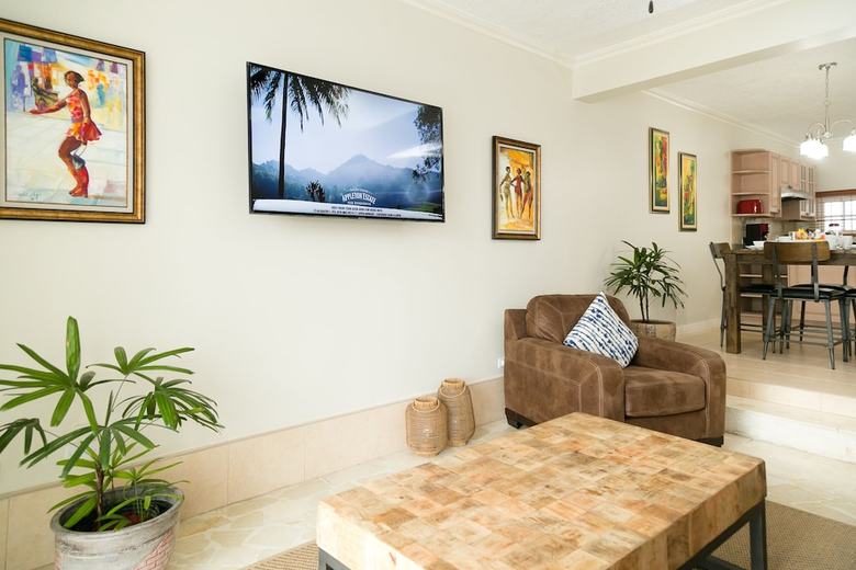 2 Bedroom Townhouse At Surbiton Square