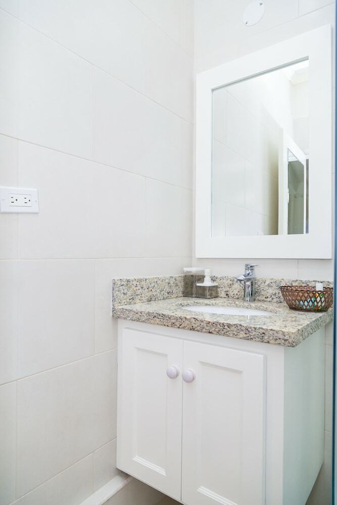 2 Bedroom Townhouse At Surbiton Square