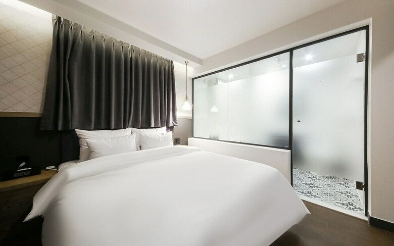 Gray 194 Hotel