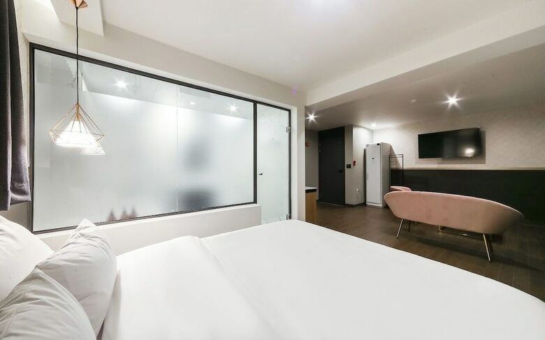 Gray 194 Hotel
