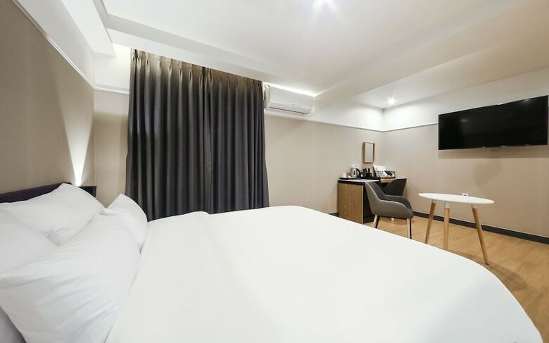 Gray 194 Hotel