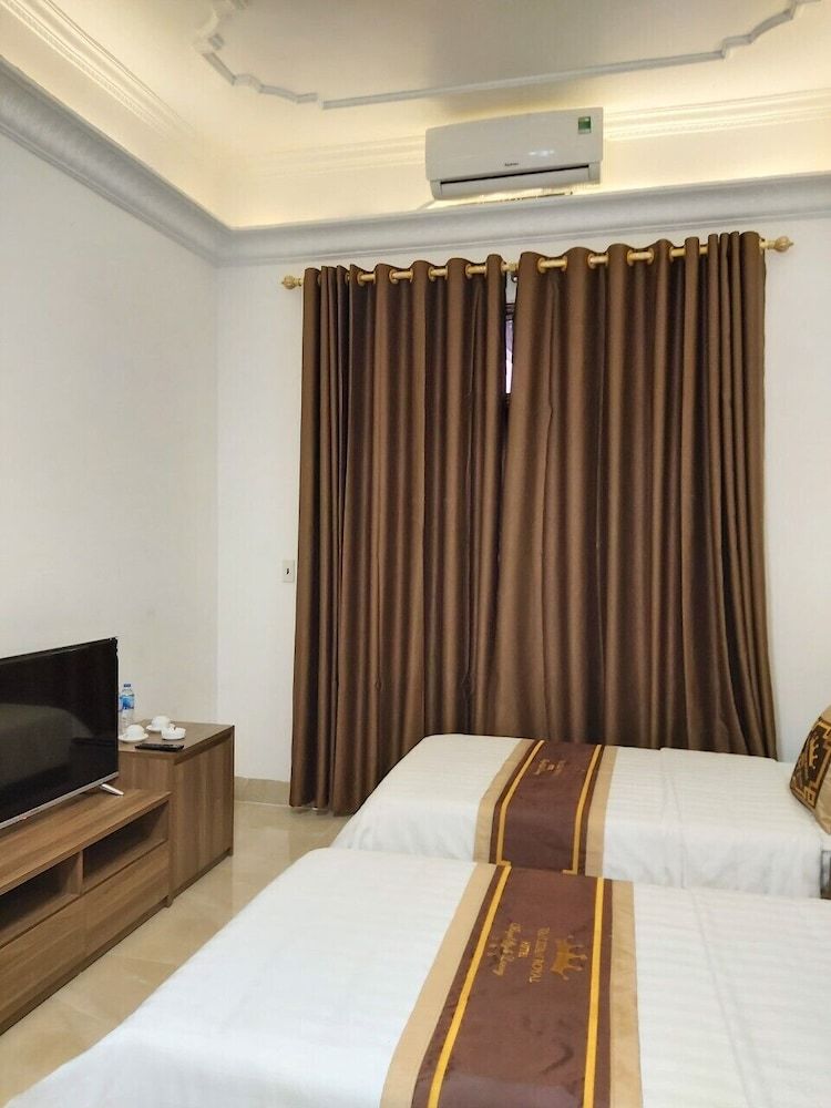 Van Xuan Royal Hotel