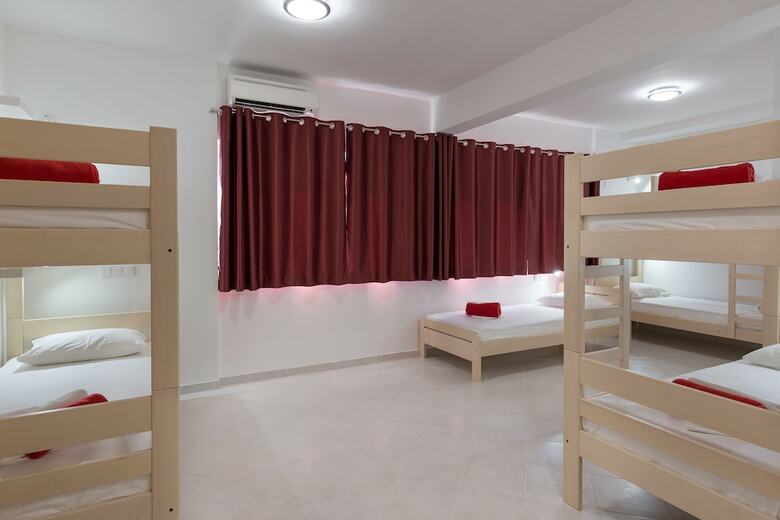 Hostal Hostel Free Bird - Adults Only