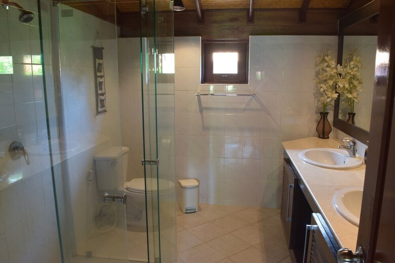 4 Bedroom Beachfront Villa 3 Banyan