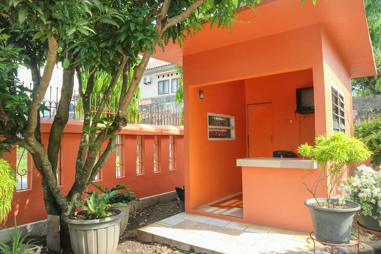 Hostal Oyo 1156 Fanybella Homestay