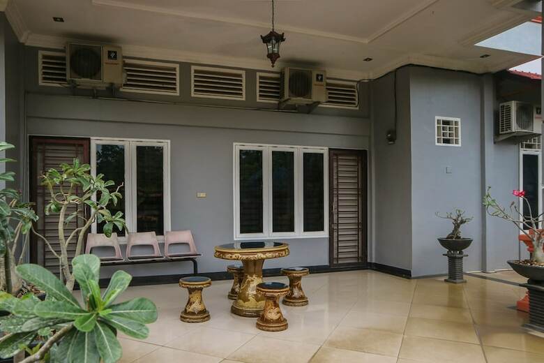 Hostal Oyo 1156 Fanybella Homestay