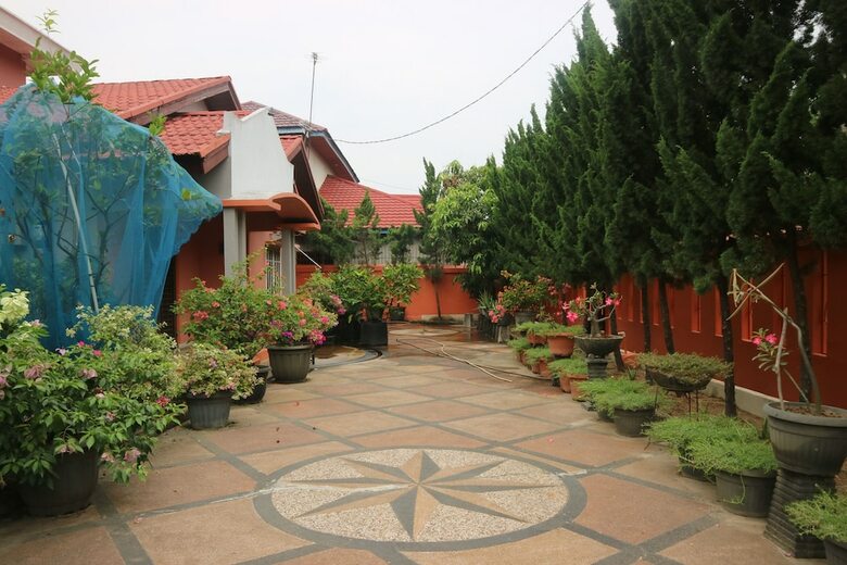 Hostal Oyo 1156 Fanybella Homestay