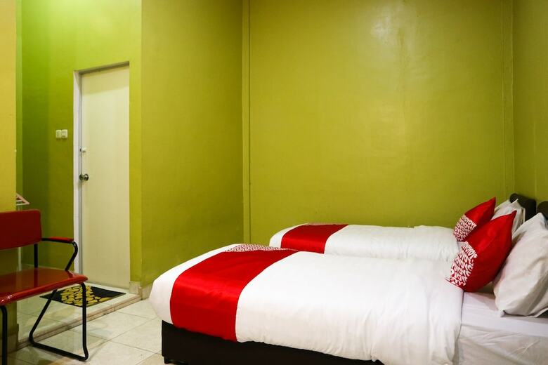 Hostal Oyo 1156 Fanybella Homestay