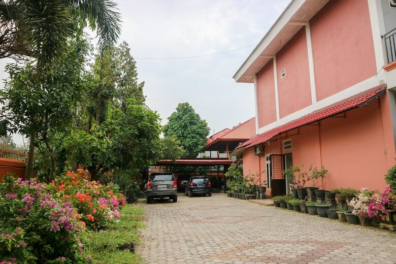 Hostal Oyo 1156 Fanybella Homestay