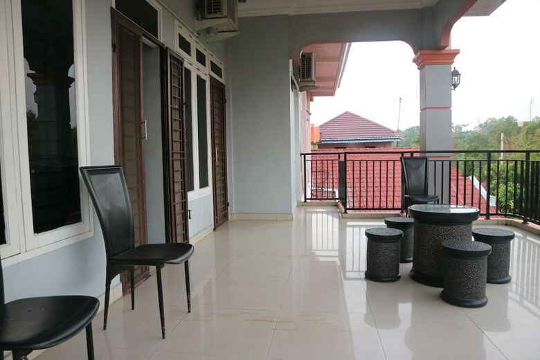Hostal Oyo 1156 Fanybella Homestay