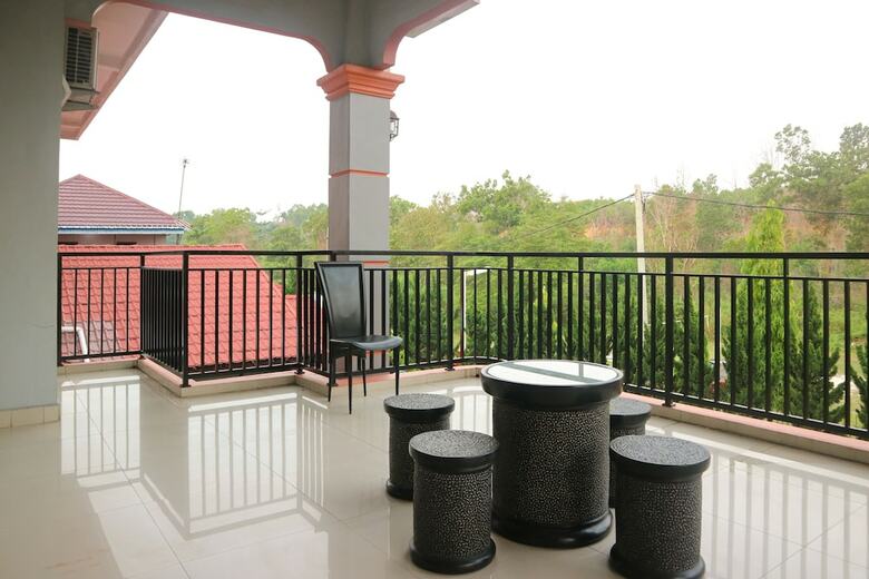 Hostal Oyo 1156 Fanybella Homestay