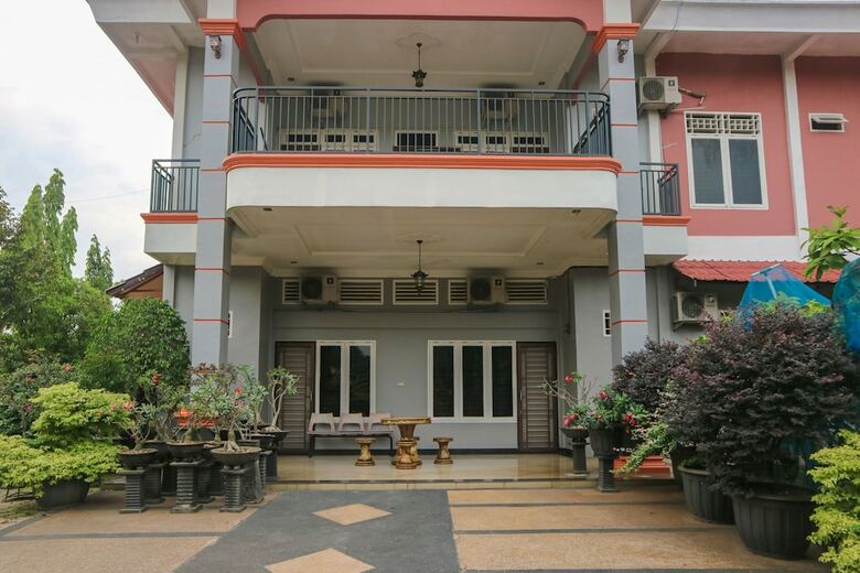 Hostal Oyo 1156 Fanybella Homestay