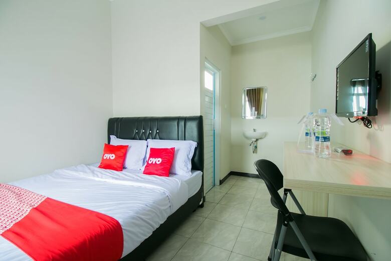 Hostal Oyo 1078 Fakhira Residence
