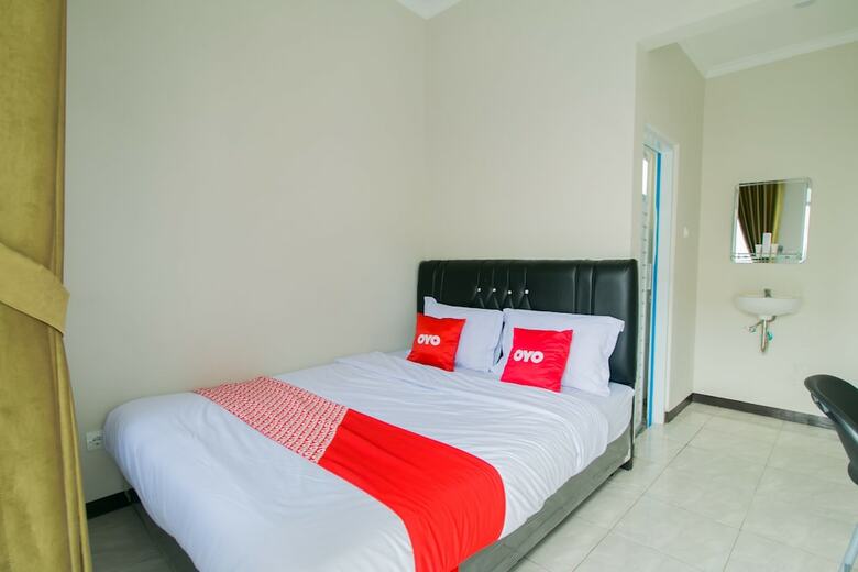 Hostal Oyo 1078 Fakhira Residence