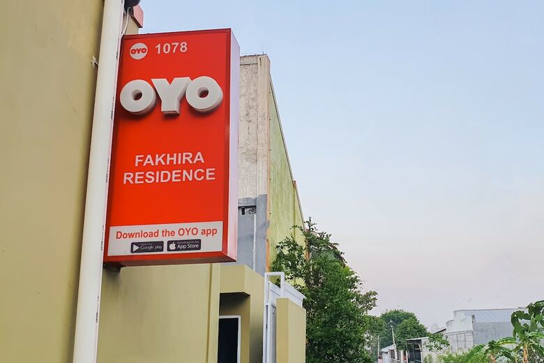 Hostal Oyo 1078 Fakhira Residence