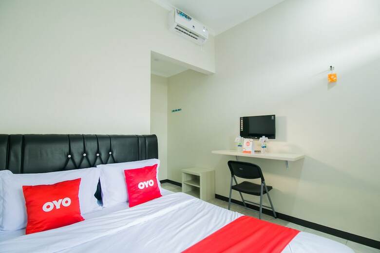 Hostal Oyo 1078 Fakhira Residence