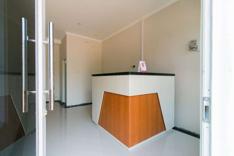 Hostal Oyo 1078 Fakhira Residence