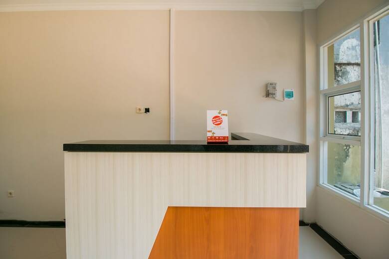 Hostal Oyo 1078 Fakhira Residence