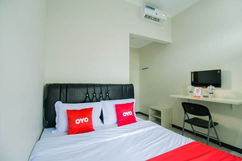 Hostal Oyo 1078 Fakhira Residence