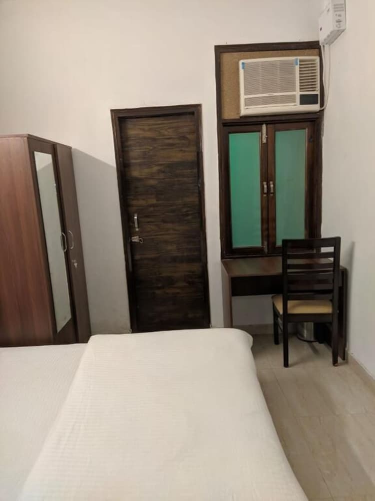 Adb Rooms Hotel Toravio