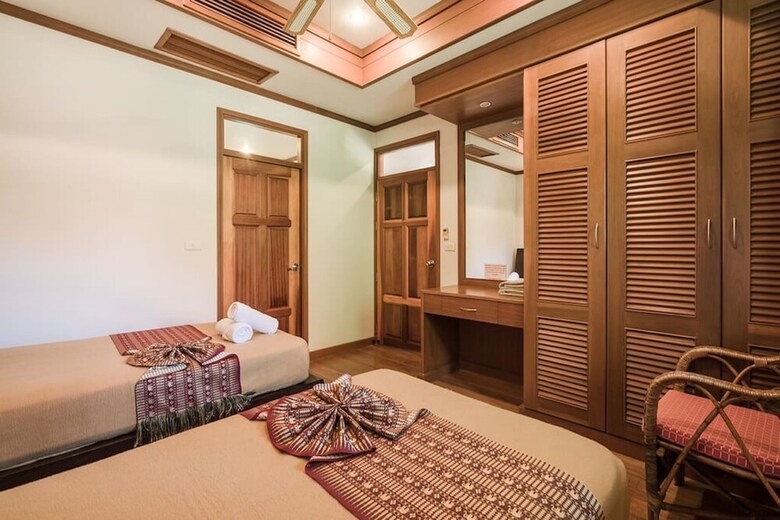 7 Bedroom Twin Villas On Beach Front Resort Tg48/25