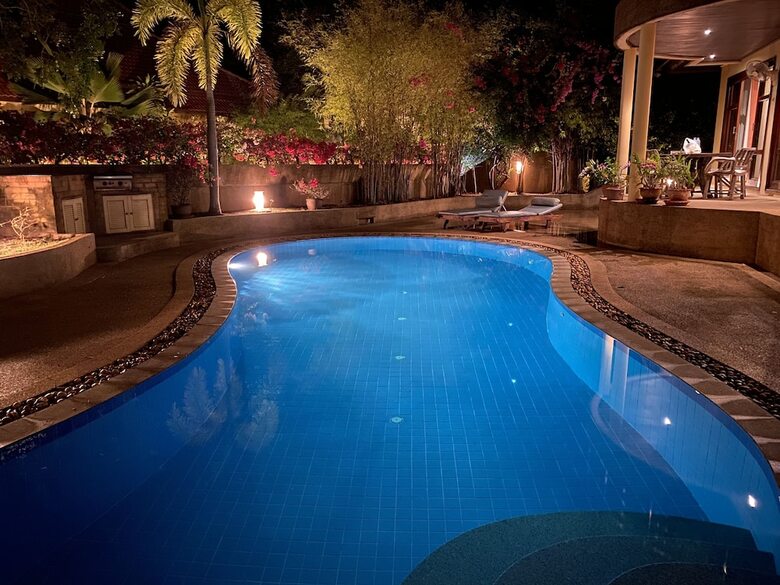 7 Bedroom Twin Villas On Beach Front Resort Tg48/25