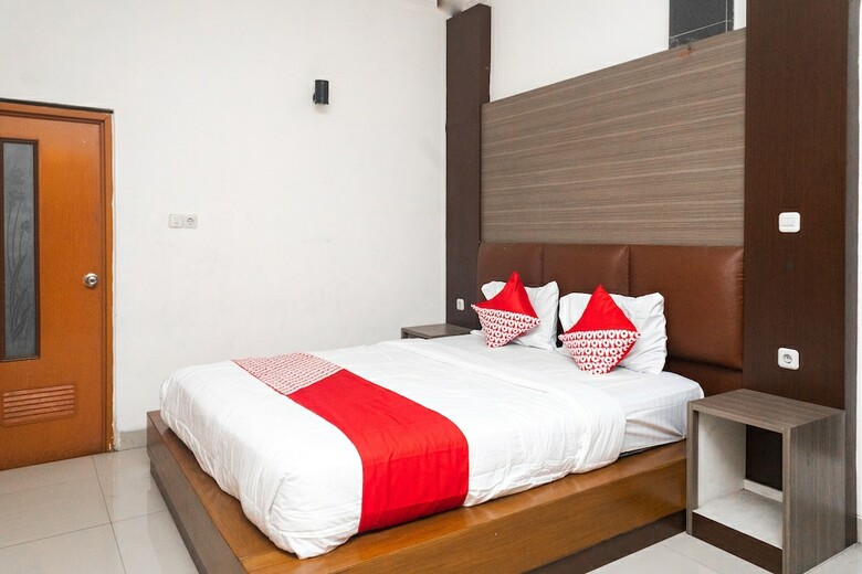 Hostal Oyo 681 Wisma Family Raya