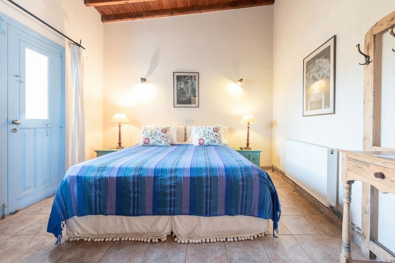 Adamos 1 Br Hotel Apartments